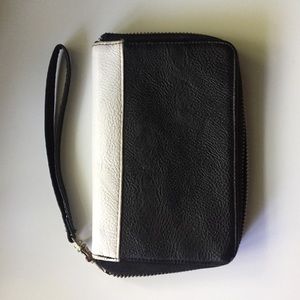 Black and White Wristlet